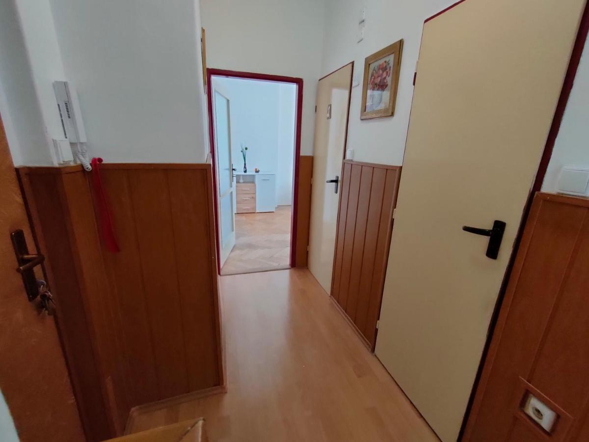 2-Iz. Byt V Tichej Lokalite S Bezplatnym Parkovanim Липтовски-Градок Экстерьер фото
