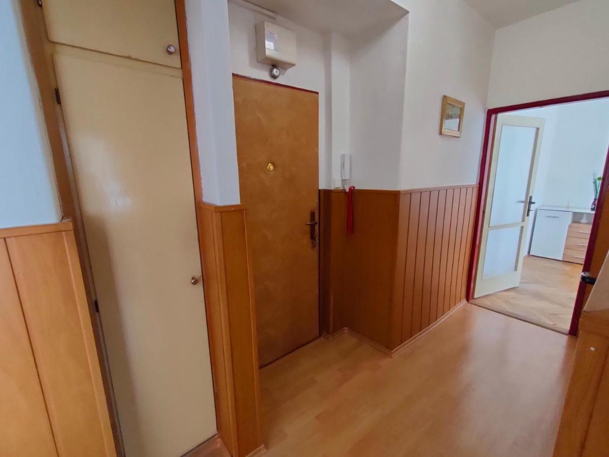 2-Iz. Byt V Tichej Lokalite S Bezplatnym Parkovanim Липтовски-Градок Экстерьер фото
